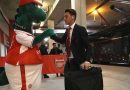 Gunnersaurus: Mesut Ozil se oferă să plătească salariul mascotei Arsenal